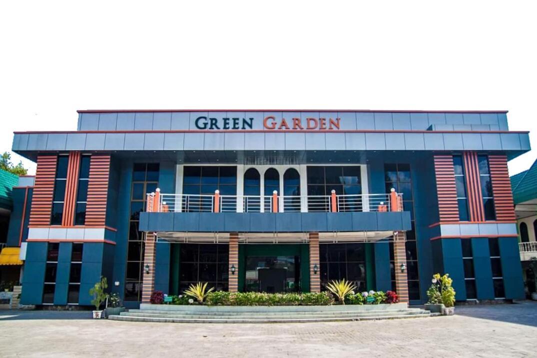 Green Garden Hotel Berastagi Buitenkant foto