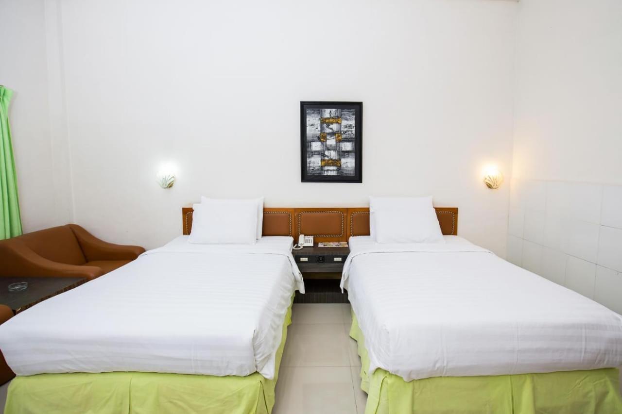 Green Garden Hotel Berastagi Buitenkant foto