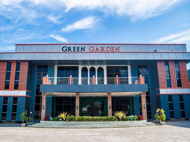 Green Garden Hotel Berastagi Buitenkant foto